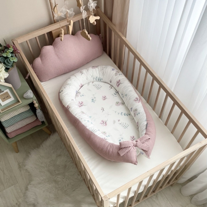 Protectie somn – Baby Nest vafe cu mix de flori- roz pudra (1)